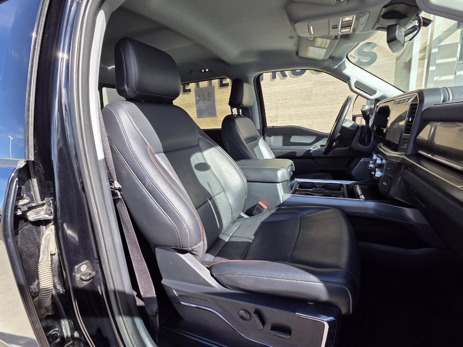 2024 Agate Black Ford Super Duty F-250 SRW Lariat 4X4 Truck