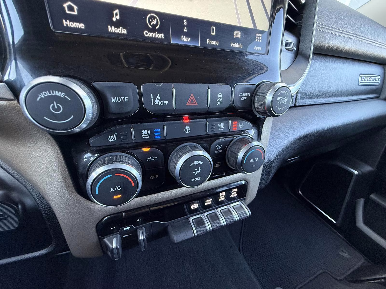 2024 Bright White Clearcoat Ram 2500 Laramie 4X4 Truck