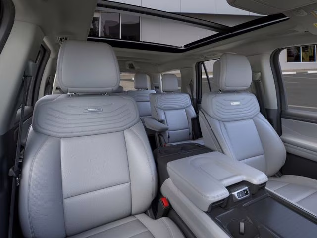 2026 Glacier Gray Metallic Tri-Coat Ford Expedition Platinum 4X4 SUV