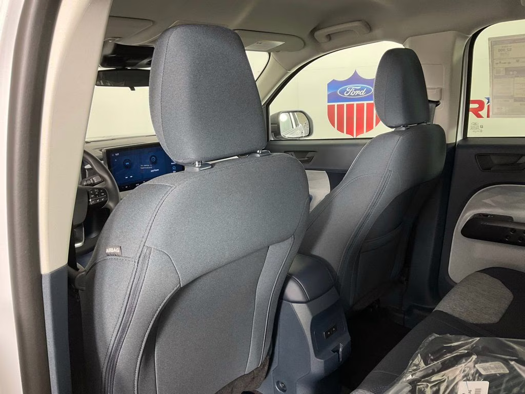 2026 Oxford White Ford Maverick XLT FWD Truck