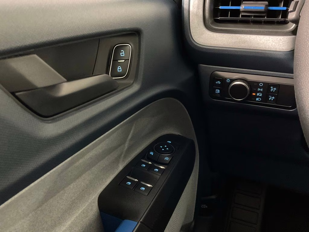 2026 Oxford White Ford Maverick XLT FWD Truck