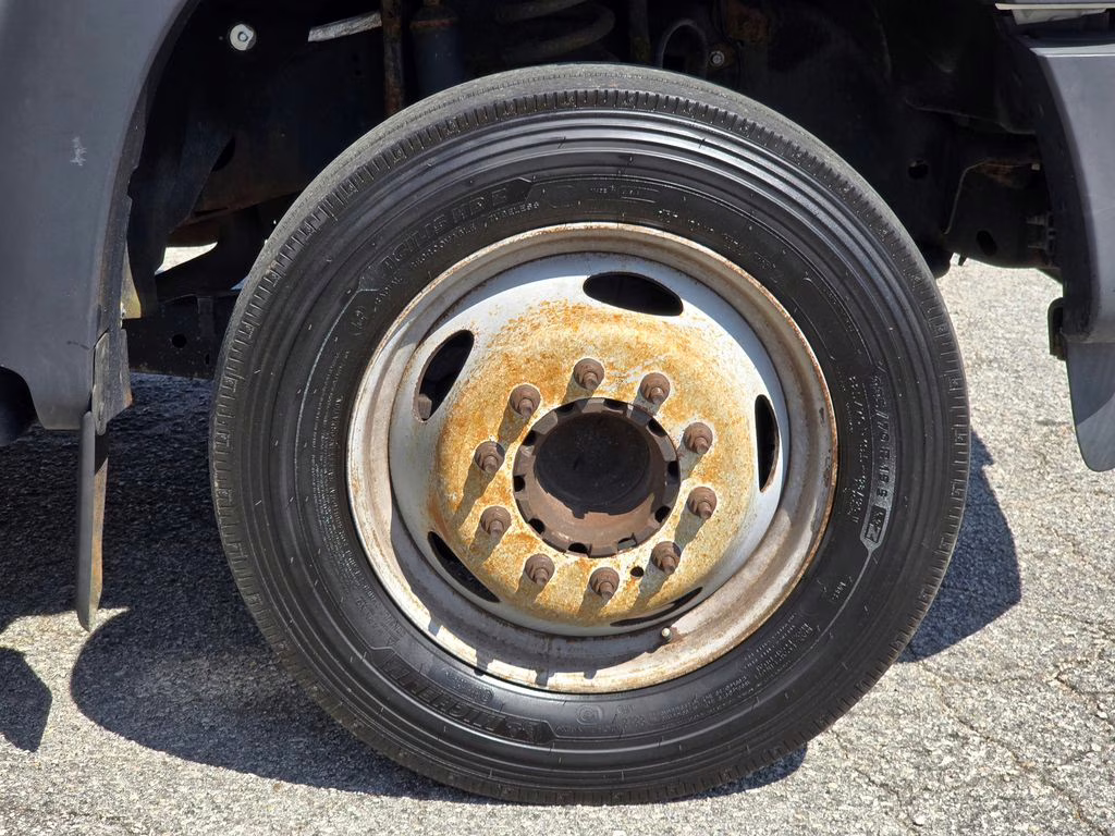 2016 Oxford White Ford Super Duty F-550 DRW XL RWD Chassis