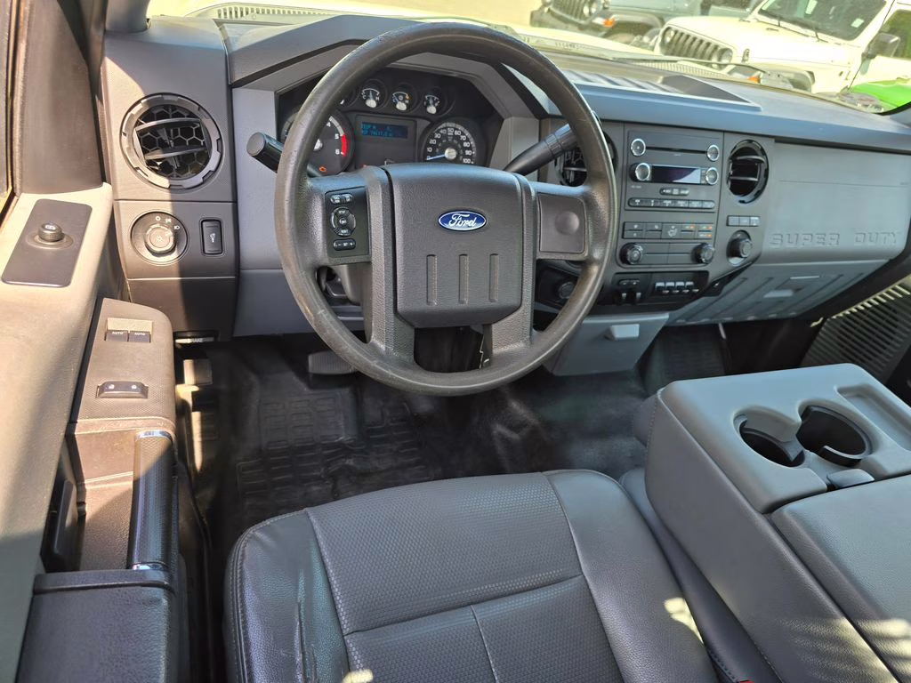 2016 Oxford White Ford Super Duty F-550 DRW XL RWD Chassis