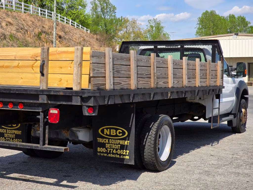 2016 Oxford White Ford Super Duty F-550 DRW XL RWD Chassis