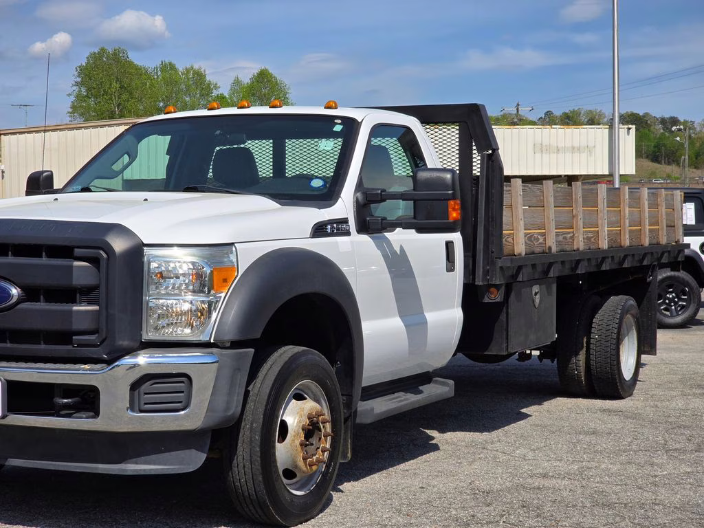 2016 Oxford White Ford Super Duty F-550 DRW XL RWD Chassis