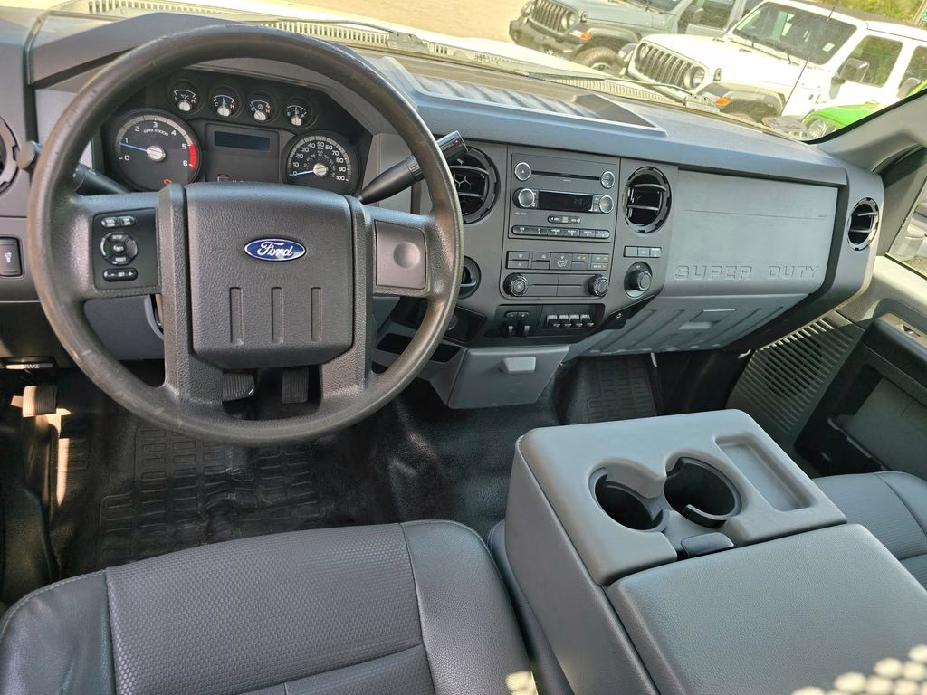 2016 Oxford White Ford Super Duty F-550 DRW XL RWD Chassis