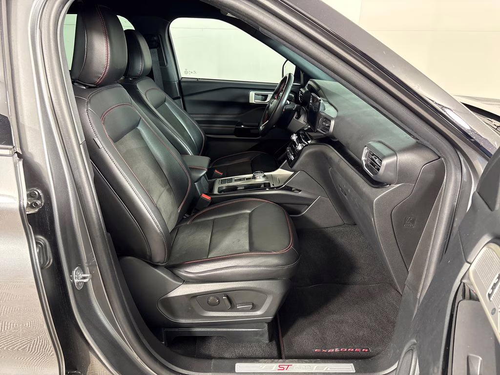 2023 Gray Metallic Ford Explorer ST-Line RWD SUV
