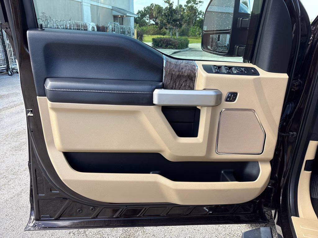 2018 Magma Red Metallic Ford Super Duty F-250 SRW Lariat 4X4 Truck