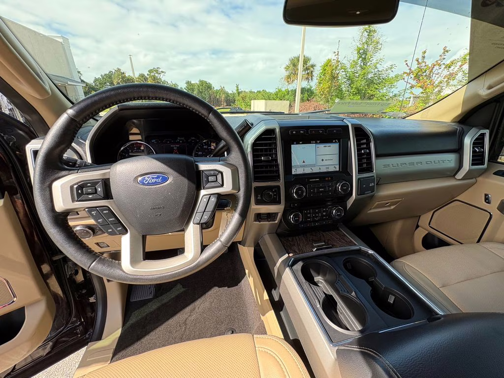 2018 Magma Red Metallic Ford Super Duty F-250 SRW Lariat 4X4 Truck