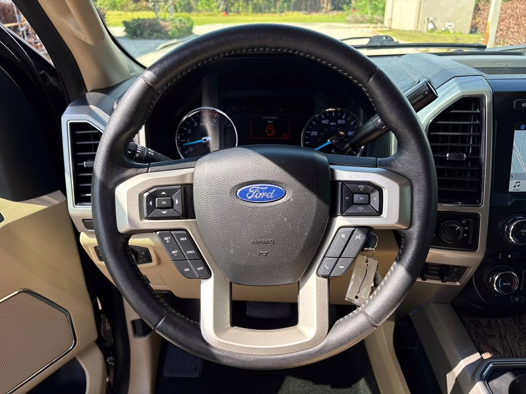 2018 Magma Red Metallic Ford Super Duty F-250 SRW Lariat 4X4 Truck