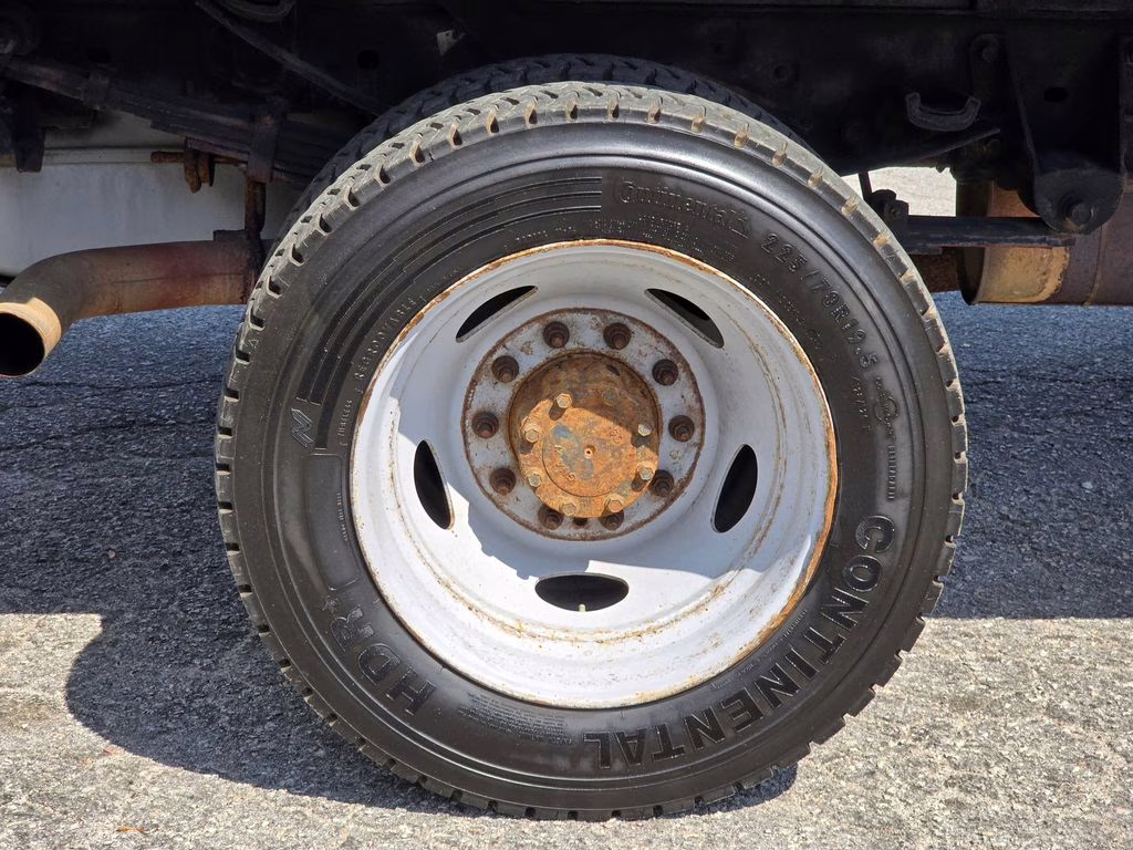 2016 Oxford White Ford Super Duty F-550 DRW XL RWD Chassis