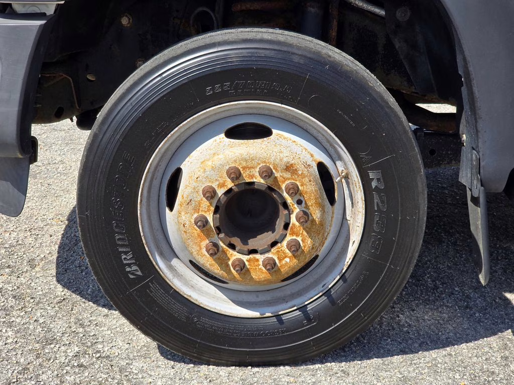 2016 Oxford White Ford Super Duty F-550 DRW XL RWD Chassis