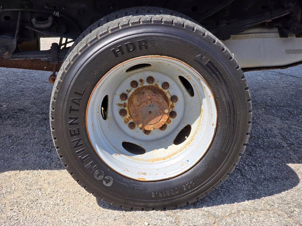 2016 Oxford White Ford Super Duty F-550 DRW XL RWD Chassis