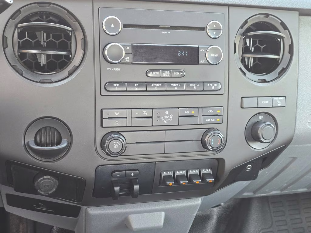 2016 Oxford White Ford Super Duty F-550 DRW XL RWD Chassis