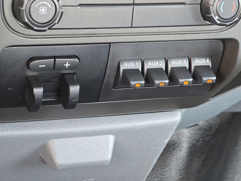 2016 Oxford White Ford Super Duty F-550 DRW XL RWD Chassis