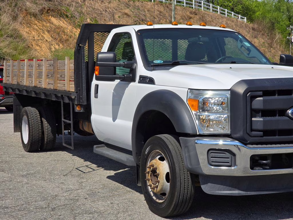 2016 Oxford White Ford Super Duty F-550 DRW XL RWD Chassis