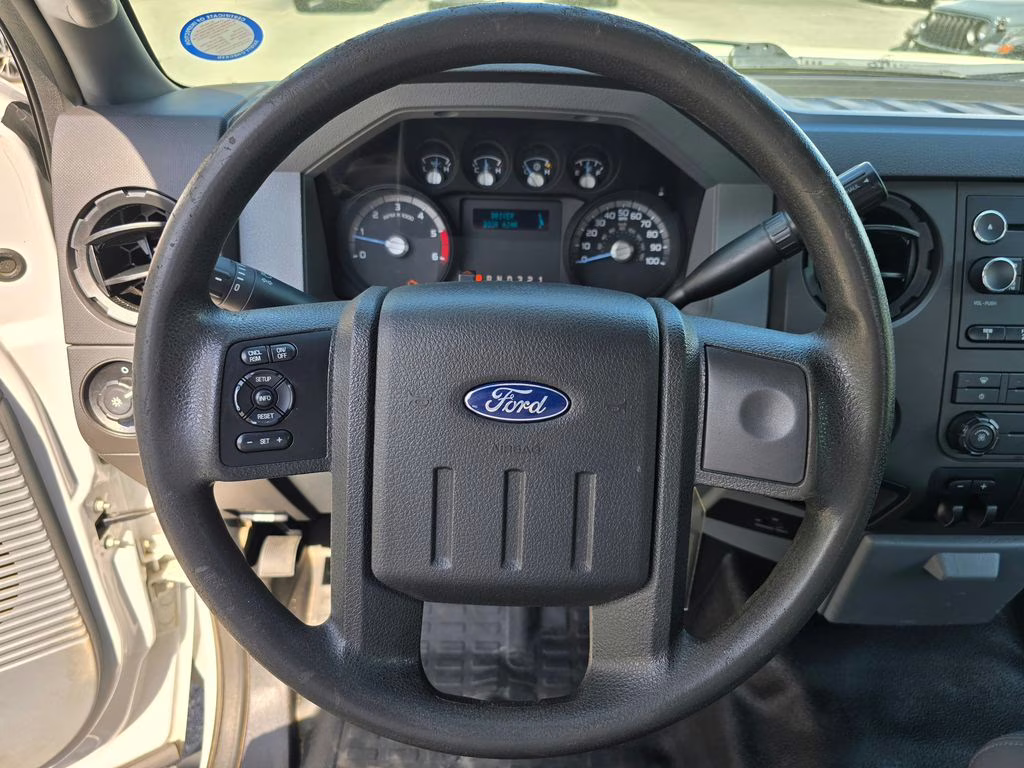 2016 Oxford White Ford Super Duty F-550 DRW XL RWD Chassis