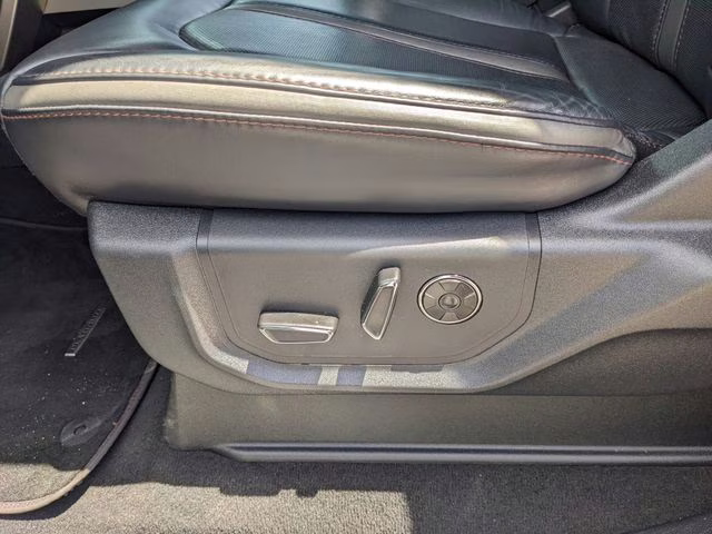 2022 Blue Metallic Ford Super Duty F-250 SRW Platinum 4X4 Truck