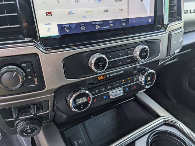 2022 Blue Metallic Ford Super Duty F-250 SRW Platinum 4X4 Truck