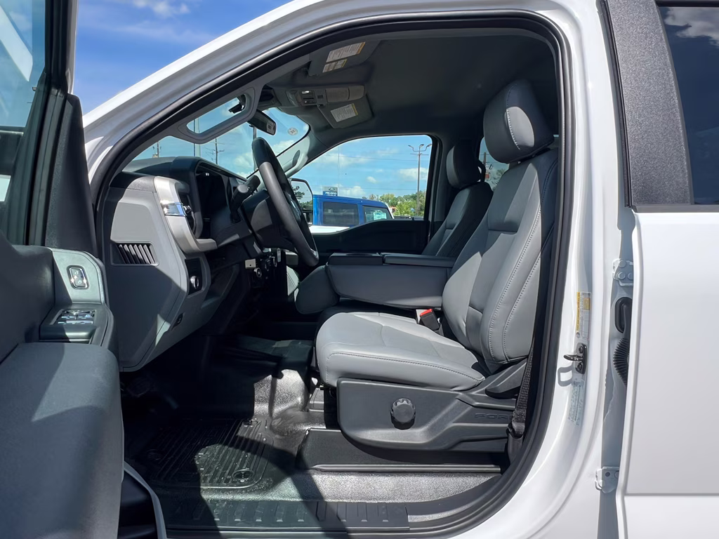 2026 Oxford White Ford Super Duty F-250 SRW XL 4X4 Truck