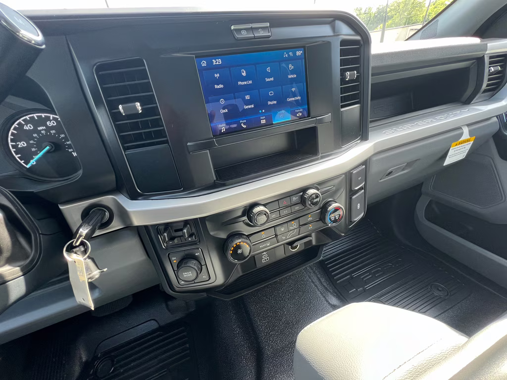 2026 Oxford White Ford Super Duty F-250 SRW XL 4X4 Truck
