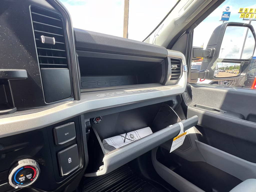 2026 Oxford White Ford Super Duty F-250 SRW XL 4X4 Truck