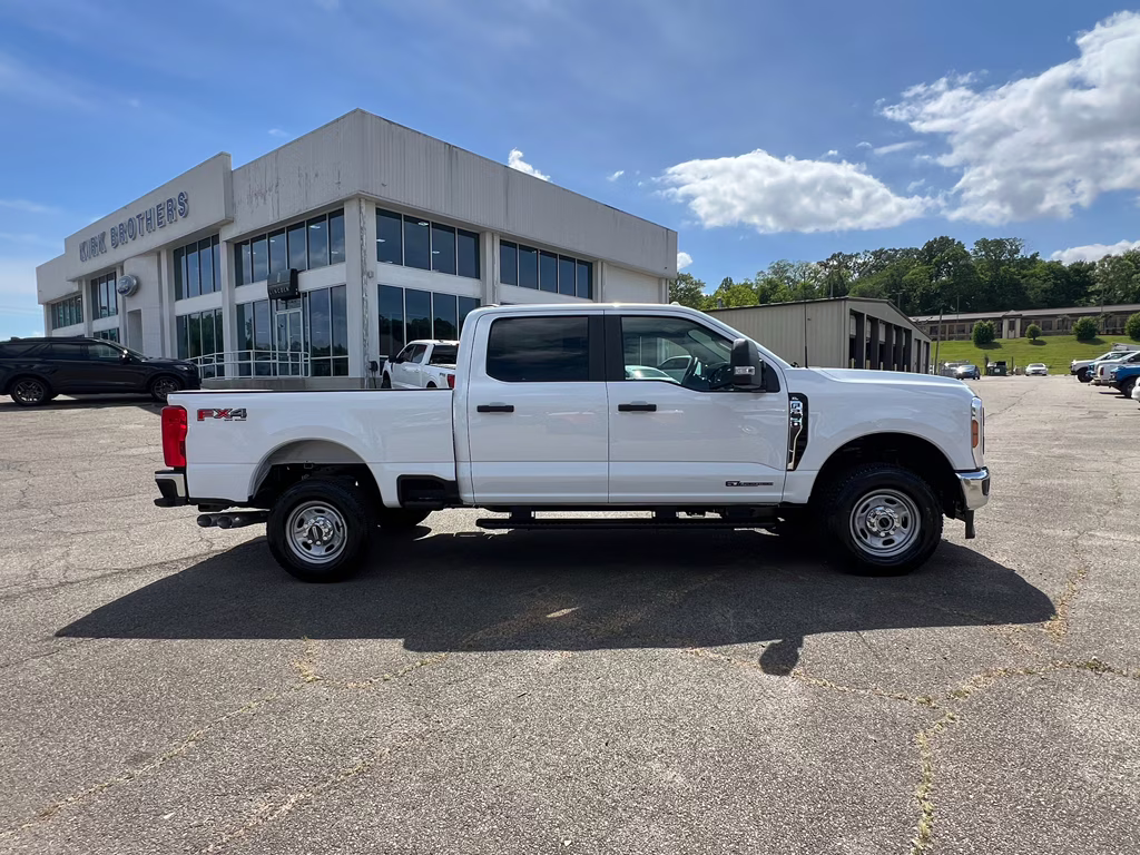 2026 Oxford White Ford Super Duty F-250 SRW XL 4X4 Truck