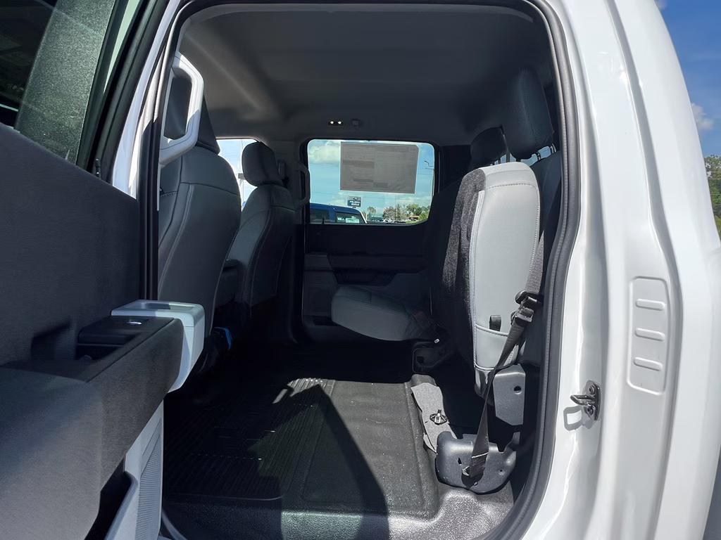 2026 Oxford White Ford Super Duty F-250 SRW XL 4X4 Truck
