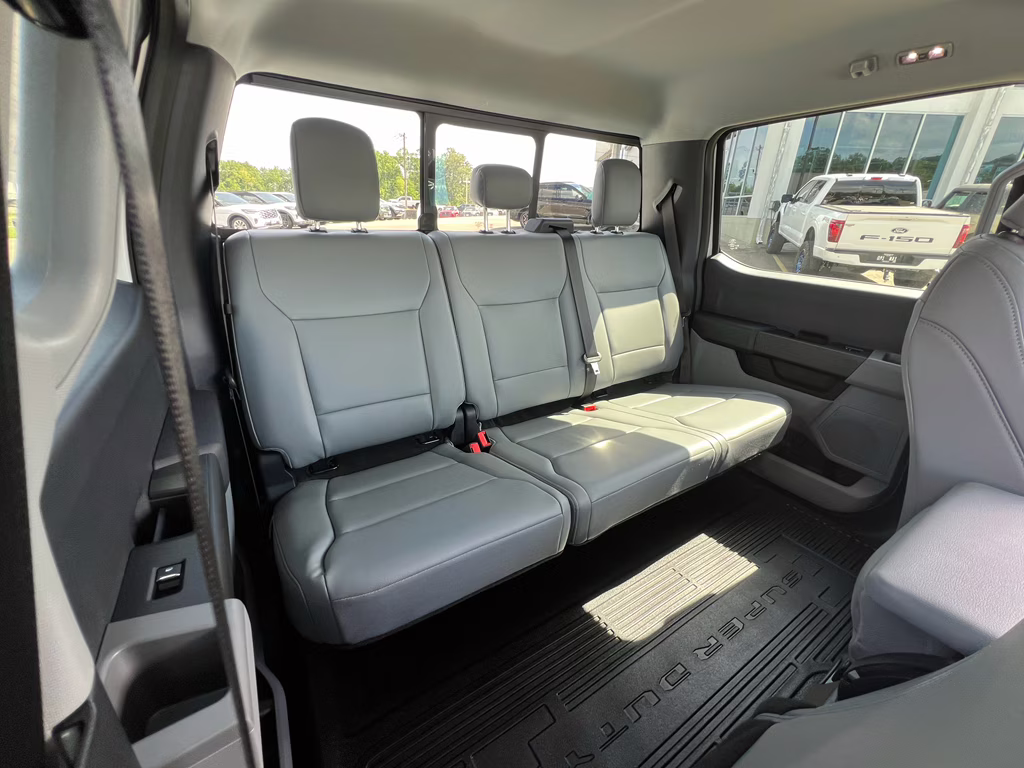 2026 Oxford White Ford Super Duty F-250 SRW XL 4X4 Truck