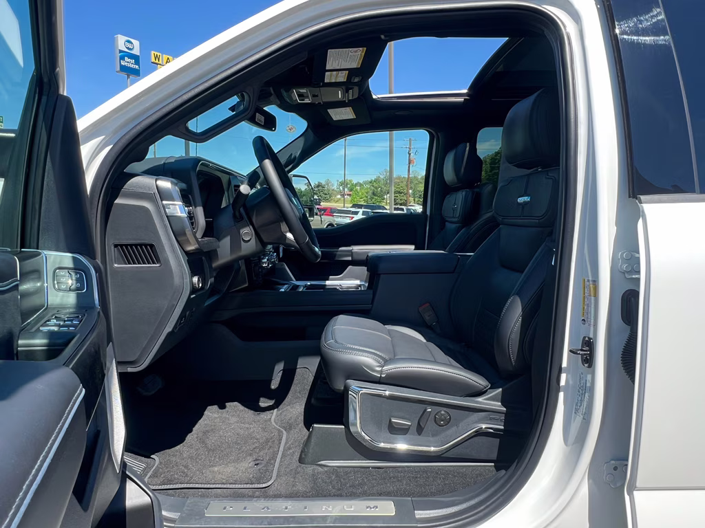 2026 Star White Metallic Tri-Coat Ford Super Duty F-250 SRW Platinum 4X4 Truck