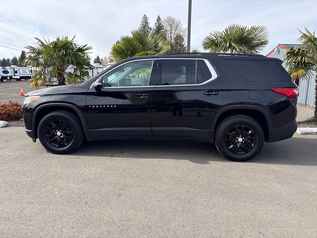 2021 Mosaic Black Metallic Chevrolet Traverse LT AWD SUV