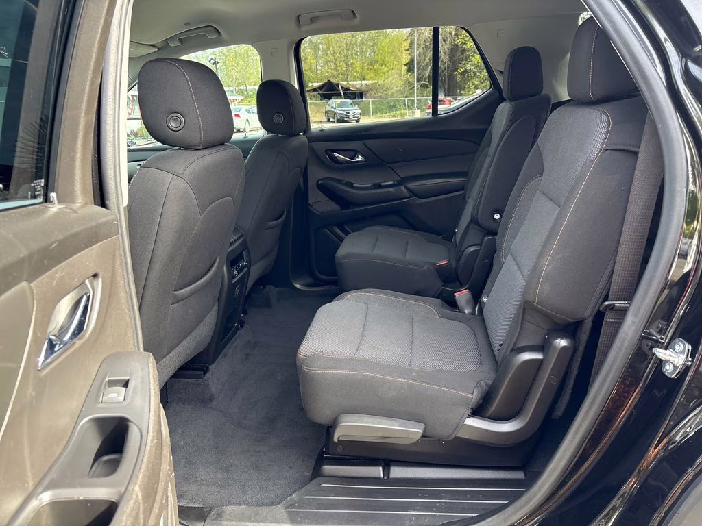 2021 Mosaic Black Metallic Chevrolet Traverse LT AWD SUV