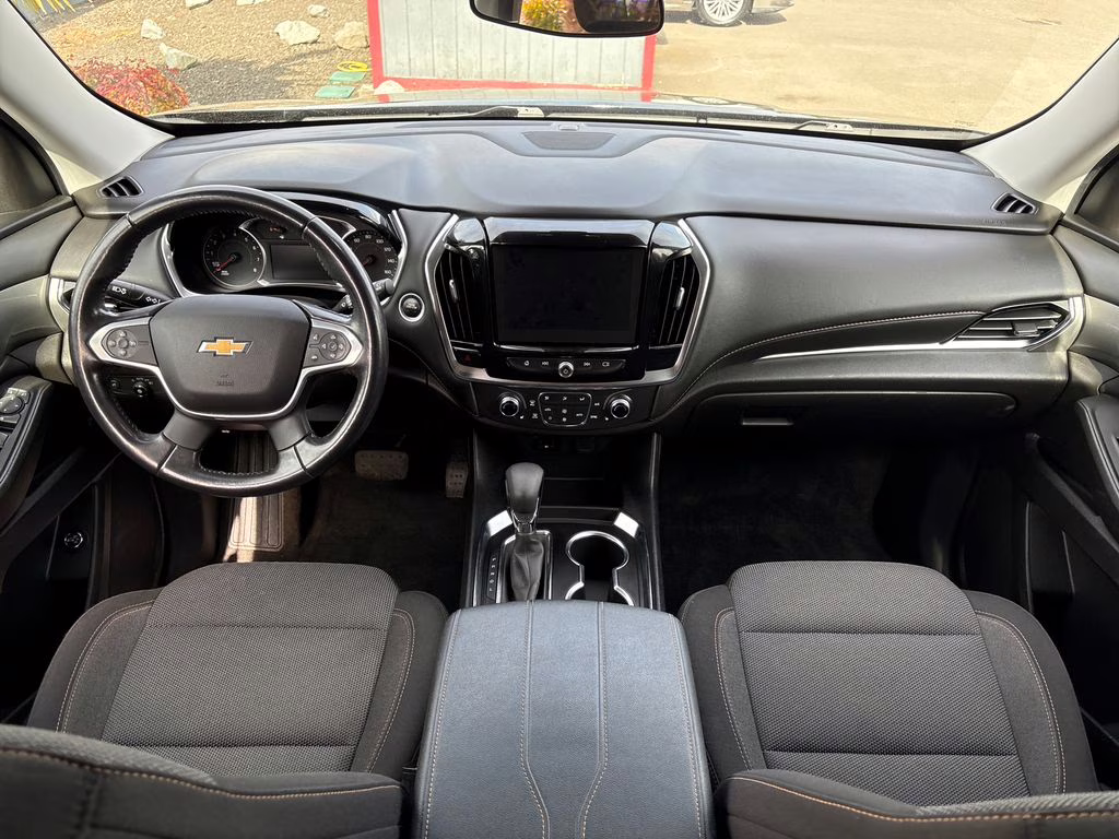 2021 Mosaic Black Metallic Chevrolet Traverse LT AWD SUV