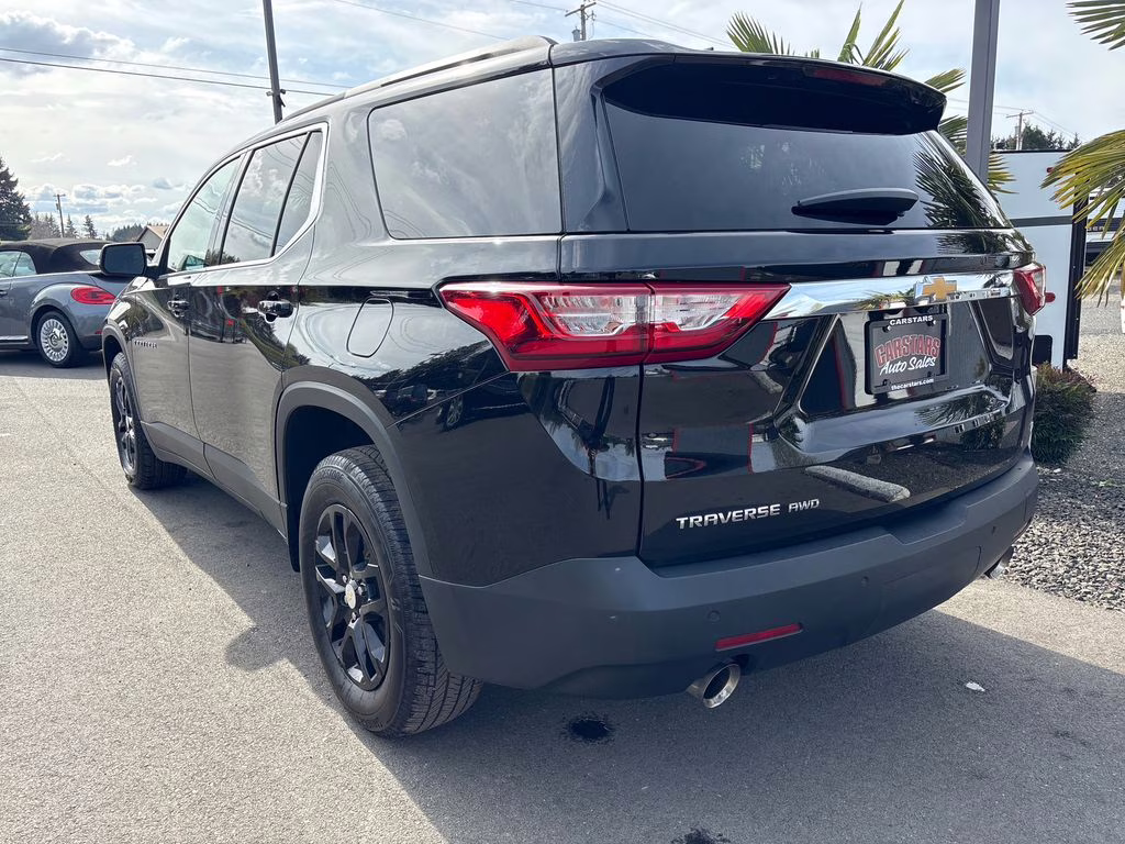 2021 Mosaic Black Metallic Chevrolet Traverse LT AWD SUV