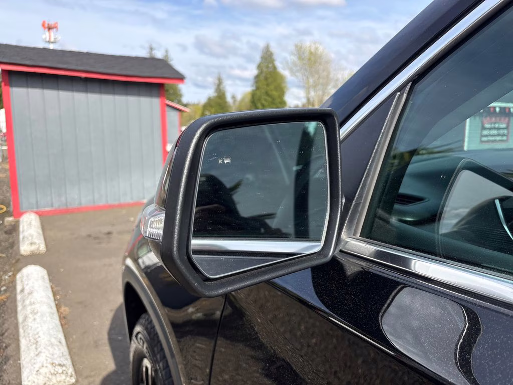 2021 Mosaic Black Metallic Chevrolet Traverse LT AWD SUV