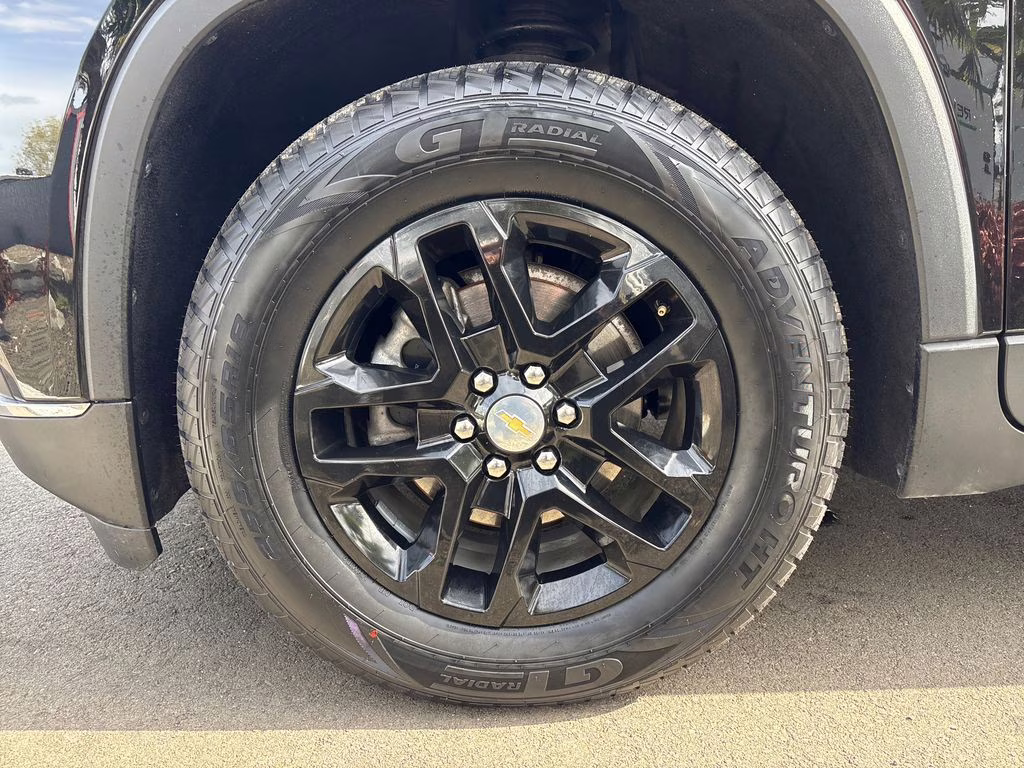 2021 Mosaic Black Metallic Chevrolet Traverse LT AWD SUV