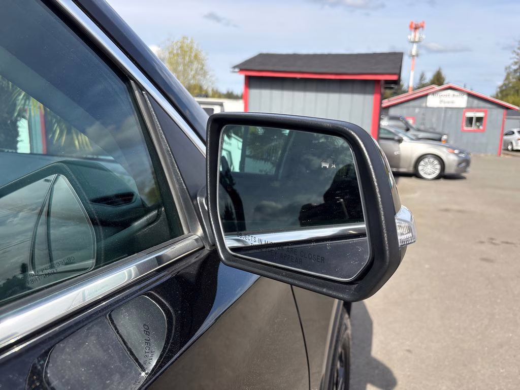 2021 Mosaic Black Metallic Chevrolet Traverse LT AWD SUV