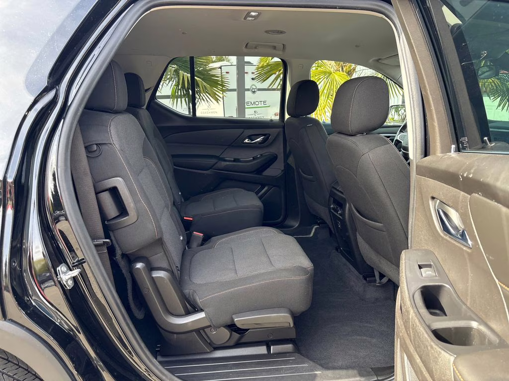 2021 Mosaic Black Metallic Chevrolet Traverse LT AWD SUV