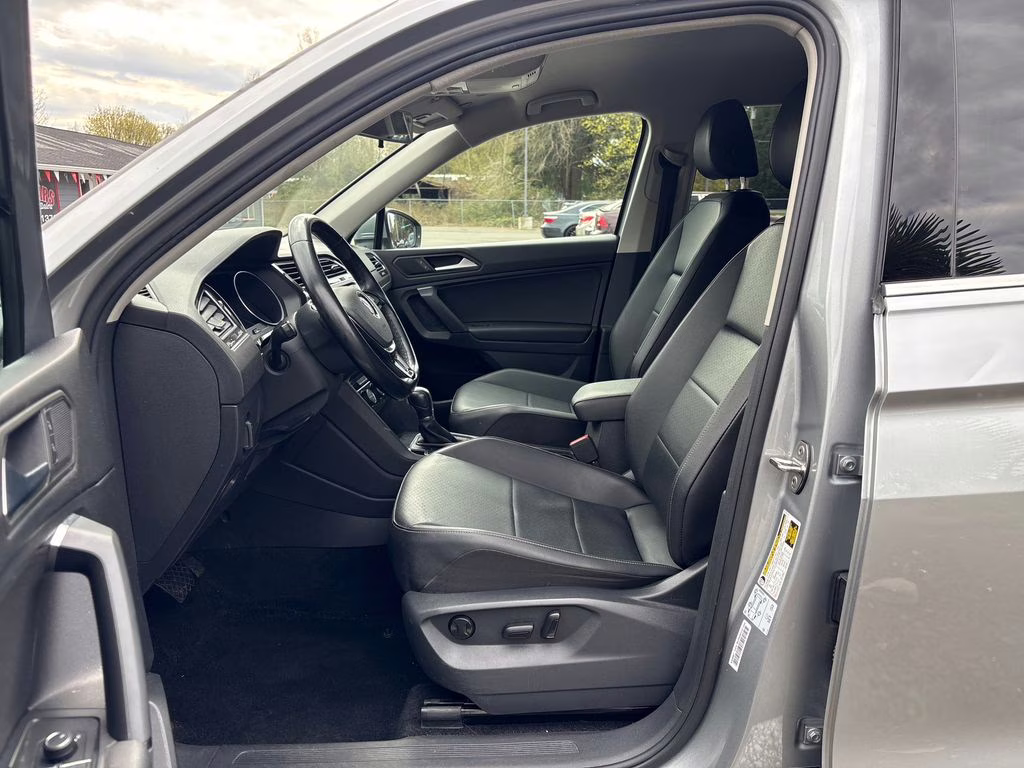 2019 Silver Metallic Volkswagen Tiguan 2.0T SE AWD SUV