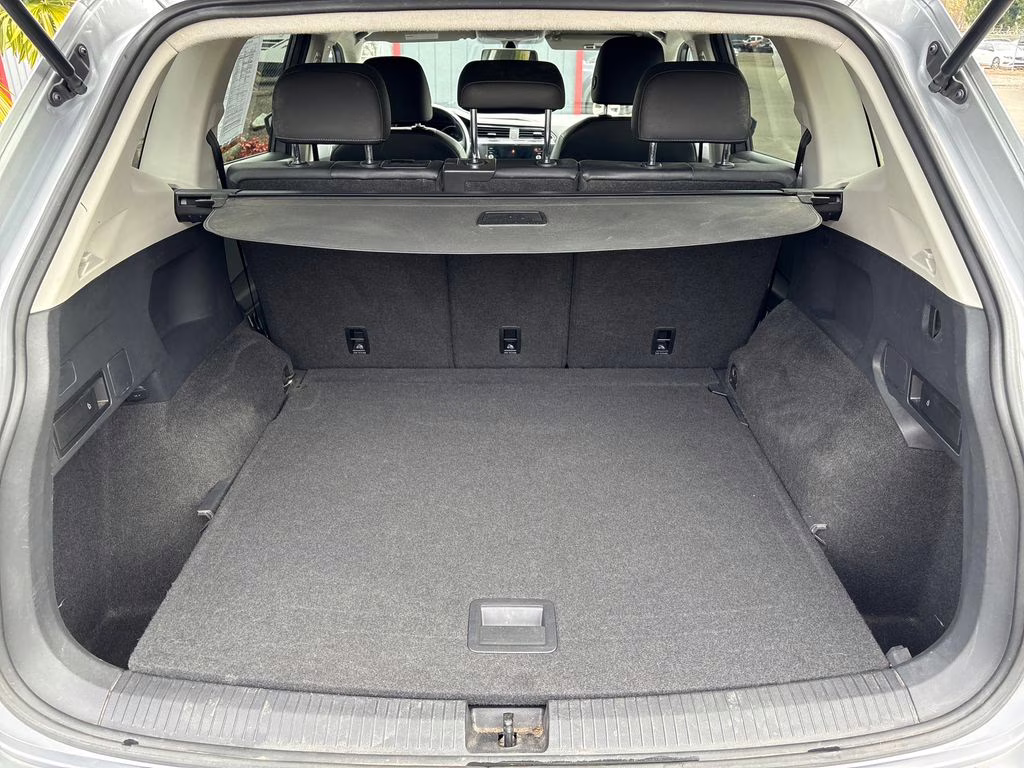 2019 Silver Metallic Volkswagen Tiguan 2.0T SE AWD SUV