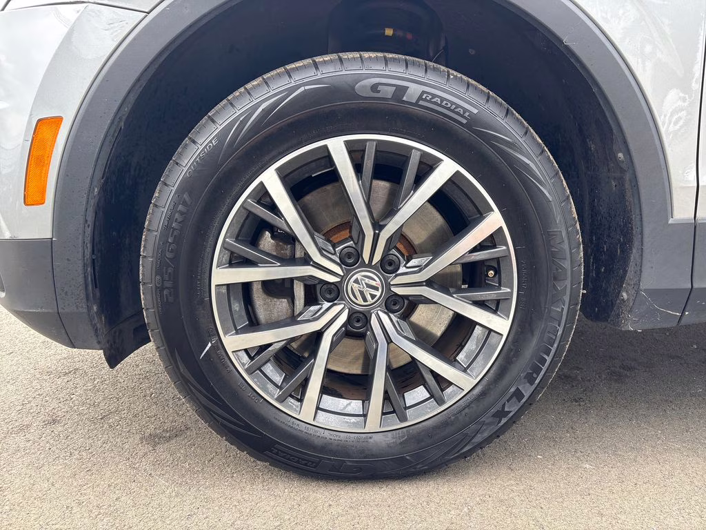 2019 Silver Metallic Volkswagen Tiguan 2.0T SE AWD SUV