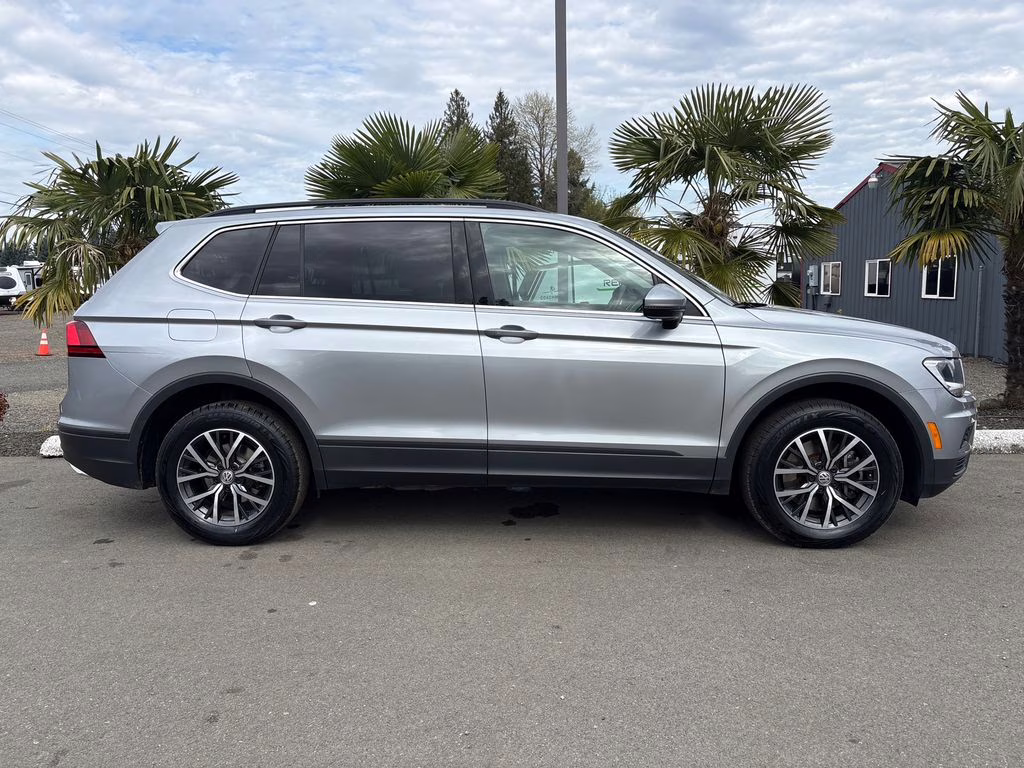 2019 Silver Metallic Volkswagen Tiguan 2.0T SE AWD SUV