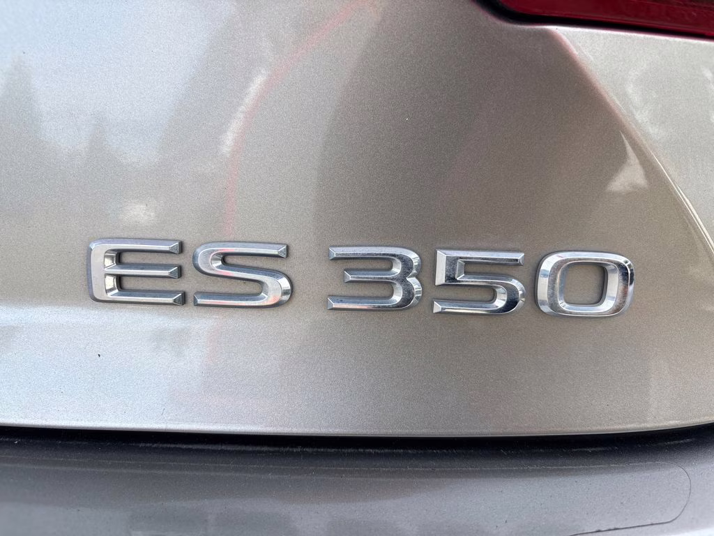 2016 Silver Lexus ES 350 FWD Sedan