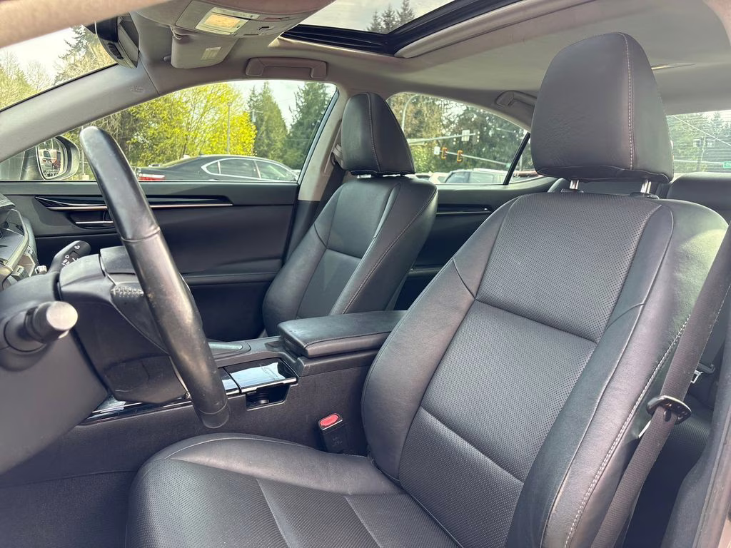 2016 Silver Lexus ES 350 FWD Sedan