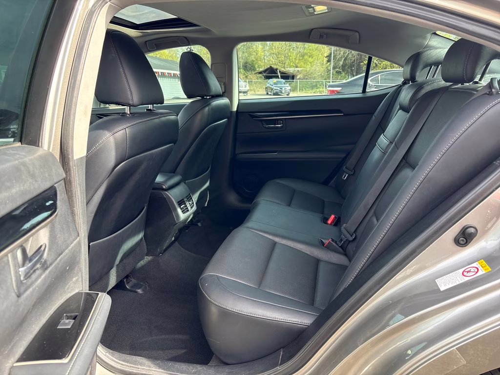 2016 Silver Lexus ES 350 FWD Sedan