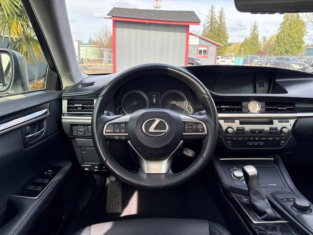 2016 Silver Lexus ES 350 FWD Sedan