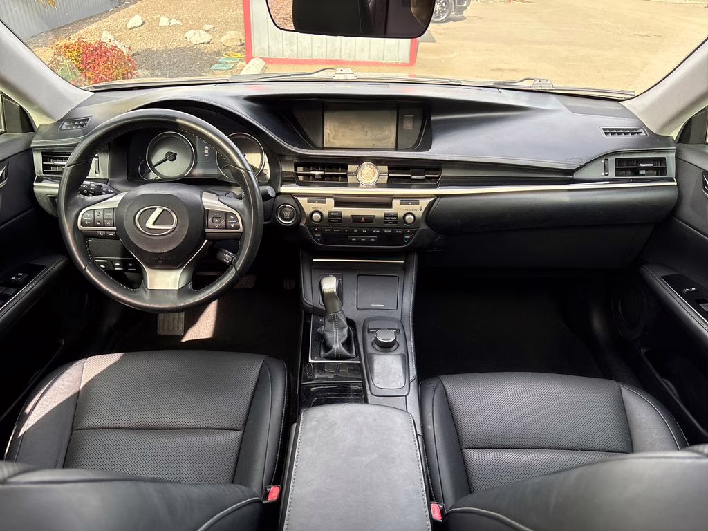 2016 Silver Lexus ES 350 FWD Sedan