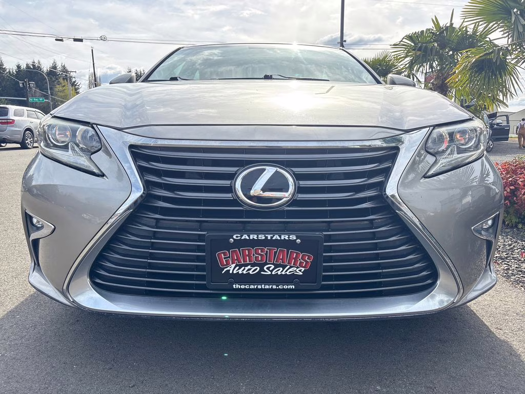 2016 Silver Lexus ES 350 FWD Sedan