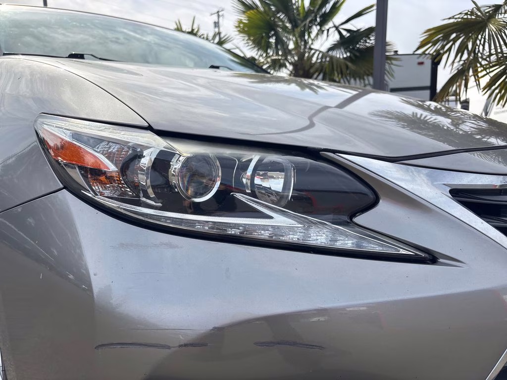 2016 Silver Lexus ES 350 FWD Sedan