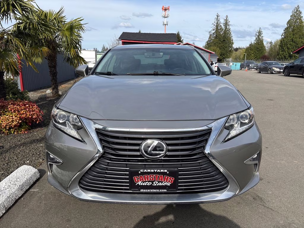 2016 Silver Lexus ES 350 FWD Sedan